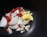 Foto langkah ke 2 dari resep Ayam goreng mentega.