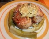 Foto del paso 7 de la receta: Solomillo de cerdo envuelto en panceta con crema de mostaza con guarnición de puerros
