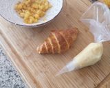 Foto del paso 5 de la receta: Croissant casero relleno de piña caramelizada y crema quemada