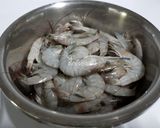 รูปขั้นตอนการทำที่ 1 ของ กุ้งผัดกะเพรา