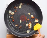辣味鮮蝦義大利麵 (影音食譜)的食譜步驟3照片