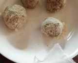 Foto del paso 3 de la receta: Albóndigas de berenjena rellenas de queso en salsa