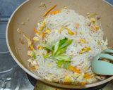 Foto langkah ke 4 dari resep Pangsit Bihun Goreng.