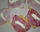 Foto del paso 2 de la receta: Pizzetas de tostadas! 🍕