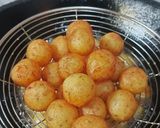 Foto langkah ke 3 dari resep Mini Potato Balls.