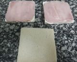 Foto del paso 2 de la receta: Canapés de pan de molde con jamón York y queso cheddar