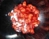 صورة لخطوة 1 من وصفة سلطة الفواكه الموسمية 🍒🍓🍌🍍🍑