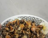 Foto langkah ke 2 dari resep Kerang Kuning.