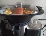 Foto del paso 2 de la receta: Salmón y patatas al vapor con robot Clickchef