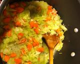 A picture of step 4 of Chicken Macaroni Sopas.