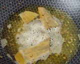 A picture of step 4 of Methi Chicken.