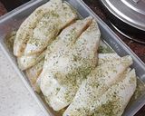 Foto del paso 1 de la receta: Gallo adobado y empanado con papas cocidas y mojo de pimiento