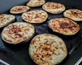 Foto del paso 1 de la receta: BRUSCHETTAS de🍅Tomate y Berenjena🍆Asada...!