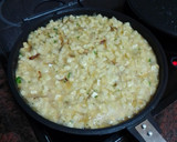 Foto del paso 6 de la receta: Tortilla de papas con cebolla sofrita y perejil picado y ensalada