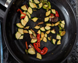 Foto del paso 2 de la receta: Jamoncitos de pollo con verduras y shiitake