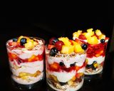A picture of step 5 of Fruit parfait.
