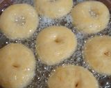 Foto langkah ke 6 dari resep Donat Empuk tabur Gula Halus.