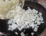 Foto del paso 3 de la receta: Magreta encebollada con arroz en 25 minutos