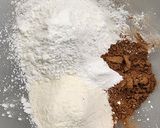 Foto del paso 2 de la receta: Alfajores de maizena reversionados - Masa de cacao y relleno de bon o bon casero 🥜 🫶🏻