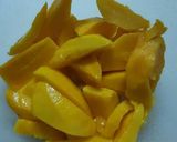 A picture of step 1 of Mango ice cream.