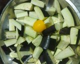 Foto langkah ke 2 dari resep Terong Tumis Saus Tiram.