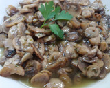 Foto del paso 3 de la receta: Xampinyons amb picada i vi blanc
