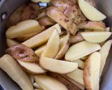Foto del paso 1 de la receta: Cascos de papa a las finas hierbas
