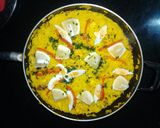 Foto del paso 6 de la receta: Arroz, mariscos y pescado. Similar a Paella