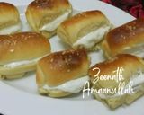 A picture of step 4 of Mumbai Bun Maska.