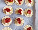 Une image de l'étape 3 de Mini feuilletés chèvre frais - figues (et aux noix - jambon cru).