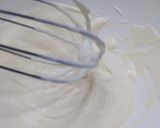 Foto del paso 2 de la receta: Arrollado Con Crema De Queso Y Frutos Rojos / Postre Tronco Navideño De Verano