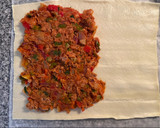 Foto del paso 4 de la receta: Empanada rápida de verduras y atún 🥒🍅