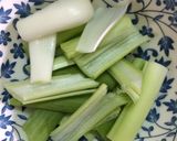 Hình bước làm 1 của món Miến đen sốt bò nấm
