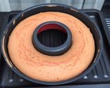 Foto langkah ke 4 dari resep Bolu Nutrijel Rasa Stroberi Super Praktis Kocok All in One.