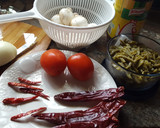 Foto del paso 1 de la receta: Sopa de nopales y hongos con guajillo
