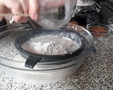 Foto del paso 7 de la receta: Bizcocho de Chocolate con Corazón Tierno
