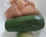 Hình bước làm 1 của món Bí ngòi xào giòn