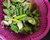 A picture of step 1 of Kiwi Mint chutney.