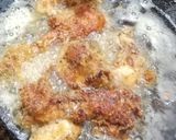 A picture of step 4 of Sweet and sour crunchy honey fried chicken.