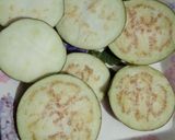 A picture of step 1 of Baingan Bhaja.
