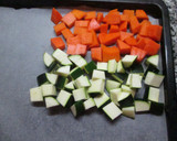 Foto del paso 1 de la receta: Dados de verduras horneados con salsa de finas hierbas