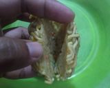 Foto langkah ke 4 dari resep Hotdog mie sosis.
