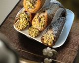 Foto del passaggio 5 della ricetta Cannoli di Pandoro Ripieni di Ricotta con Canditi e Cioccolato