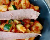 Foto del paso 6 de la receta Gnocchi de patata con sofrito de calabacín y ventresca de atún