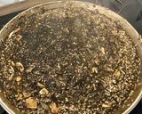 Foto del paso 8 de la receta: Arroz negro con sepia y gambones