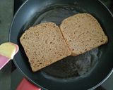Foto langkah ke 3 dari resep Grilled Cheese Sandwich.