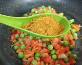 A picture of step 3 of Vegetable Maggi.