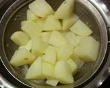 A picture of step 1 of Cheesey Spicy Garlic Potato.