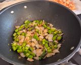 Foto del paso 1 de la receta Stir fry de gambas y espárragos al wok con miso picante