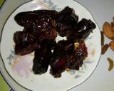 A picture of step 1 of Dates laddoo.